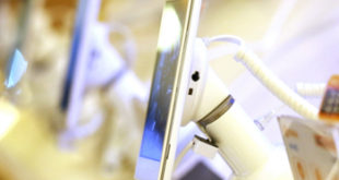 1 mobiel phone shop rack webjpg Mobile phone shops on the rise despite overall decline in indie stores