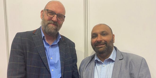 Left to right is Richard May Managing Director at virtualDCS and Harbans Rall Head of Product from Glide for PCR Internet service provider glides into a new partnership with virtualDCS