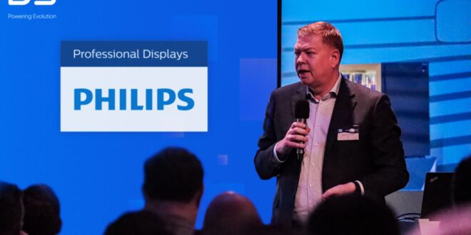 Martjin van der Woud at Future Tech PPDS' waste production initiative presents huge energy cost savings on Philips professional displays