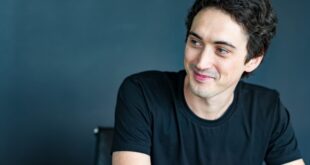 Robert Belgrave Headshot 1 copy Clearly cloud