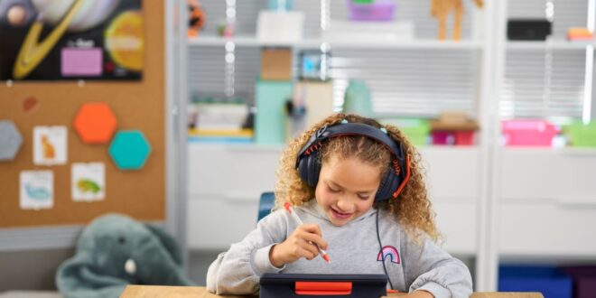 Zone Learn LIFE SorbetOrange Blue TestTaking Introducing Logitech Zone Learn wired headsets