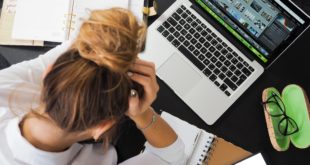 design desk display 313690 UK IT is overworked, underpaid and stressed out