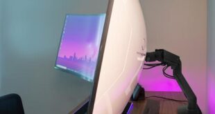 ergatron Ergotron's new HX desk monitor arm with HD pivot