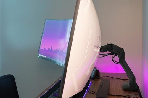 ergatron Ergotron's new HX desk monitor arm with HD pivot