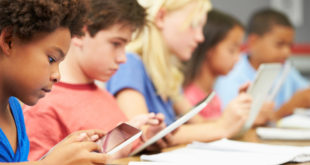 school kids using tablets mainjpg UK school kids more likely to look something up online than ask parents for help